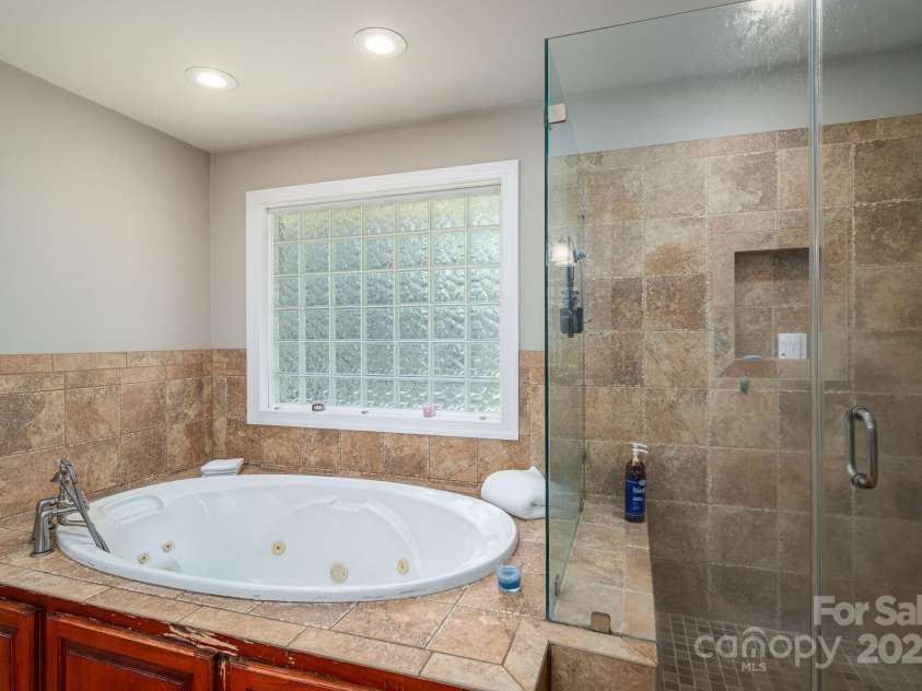741 Sunridge Drive, Lincolnton, NC 28092.  MLS# CAR4305136, YatesRealty ID 1961. 