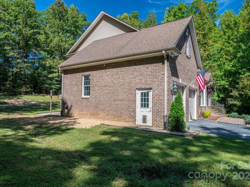 741 Sunridge Drive, Lincolnton, NC 28092.  MLS# CAR4305136, YatesRealty ID 1961. 