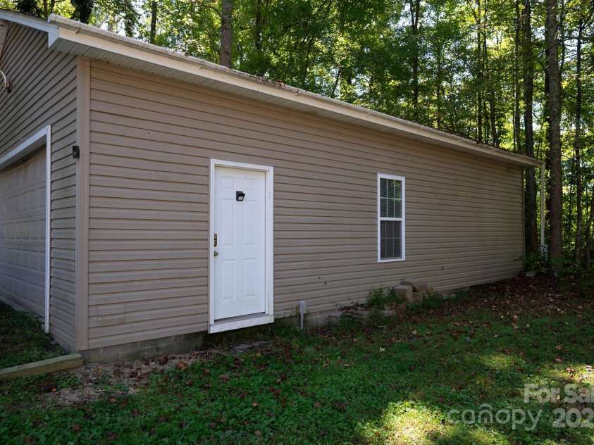 741 Sunridge Drive, Lincolnton, NC 28092.  MLS# CAR4305136, YatesRealty ID 1961. 