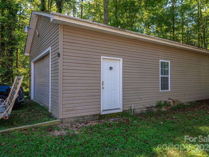 741 Sunridge Drive, Lincolnton, NC 28092.  MLS# CAR4305136, YatesRealty ID 1961. 