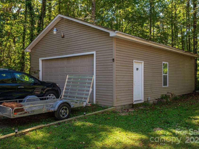 741 Sunridge Drive, Lincolnton, NC 28092.  MLS# CAR4305136, YatesRealty ID 1961. 