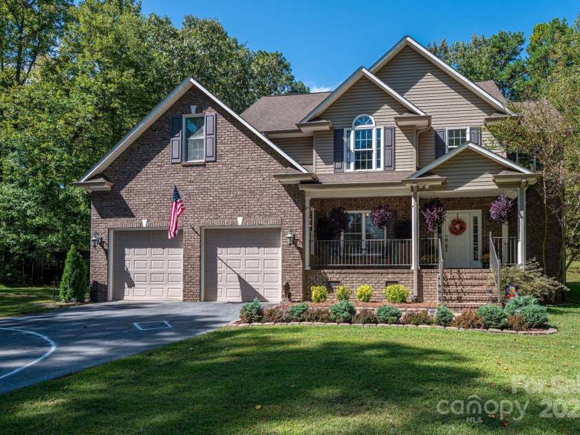741 Sunridge Drive, Lincolnton, NC 28092.  MLS# CAR4305136, YatesRealty ID 1961. 
