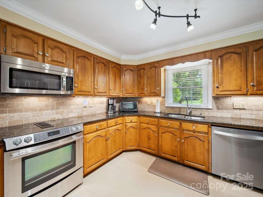 1518 Appaloosa Way, Gastonia, NC 28056.  MLS# CAR4265252, YatesRealty ID 19610. 