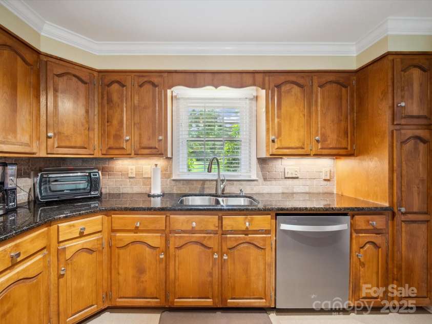 1518 Appaloosa Way, Gastonia, NC 28056.  MLS# CAR4265252, YatesRealty ID 19610. 