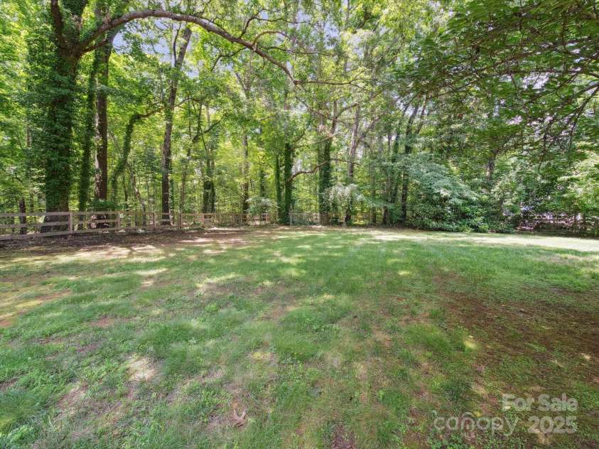 1518 Appaloosa Way, Gastonia, NC 28056.  MLS# CAR4265252, YatesRealty ID 19610. 
