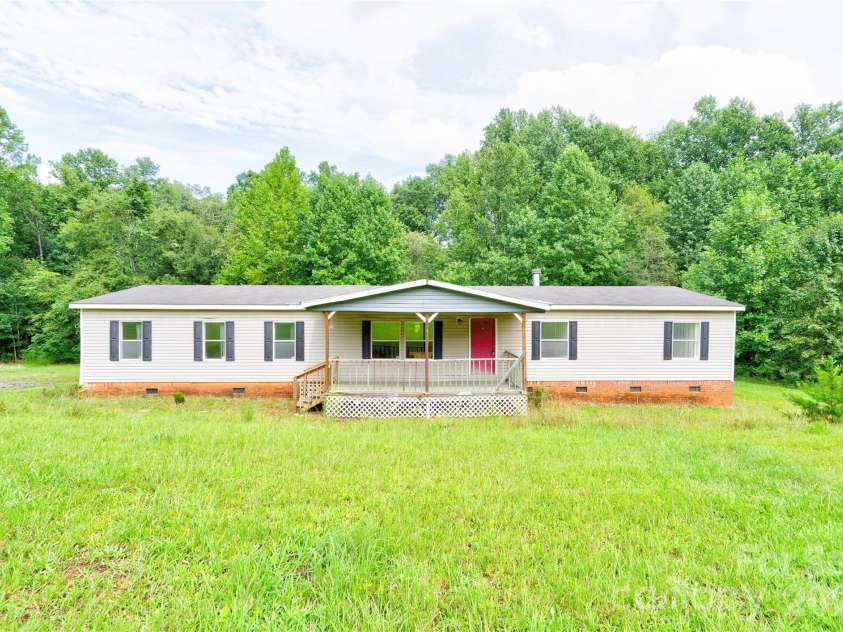136 Foxhill Drive, Shelby, NC 28150.  MLS# CAR4378015, YatesRealty ID 19611. 