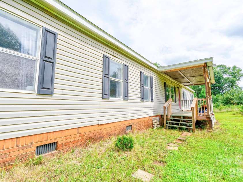 136 Foxhill Drive, Shelby, NC 28150.  MLS# CAR4378015, YatesRealty ID 19611. 