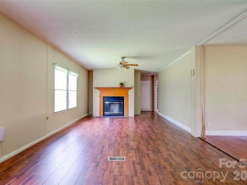 136 Foxhill Drive, Shelby, NC 28150.  MLS# CAR4378015, YatesRealty ID 19611. 