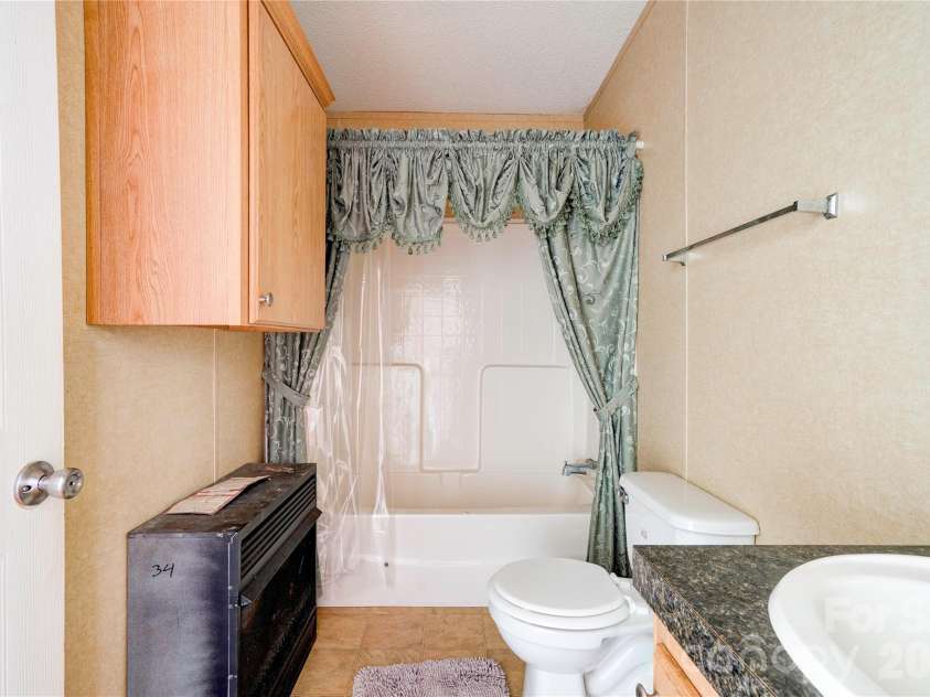 136 Foxhill Drive, Shelby, NC 28150.  MLS# CAR4378015, YatesRealty ID 19611. 
