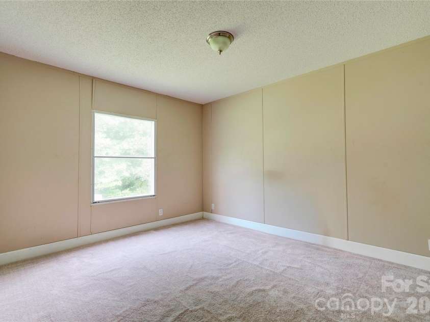 136 Foxhill Drive, Shelby, NC 28150.  MLS# CAR4378015, YatesRealty ID 19611. 