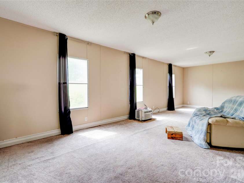 136 Foxhill Drive, Shelby, NC 28150.  MLS# CAR4378015, YatesRealty ID 19611. 