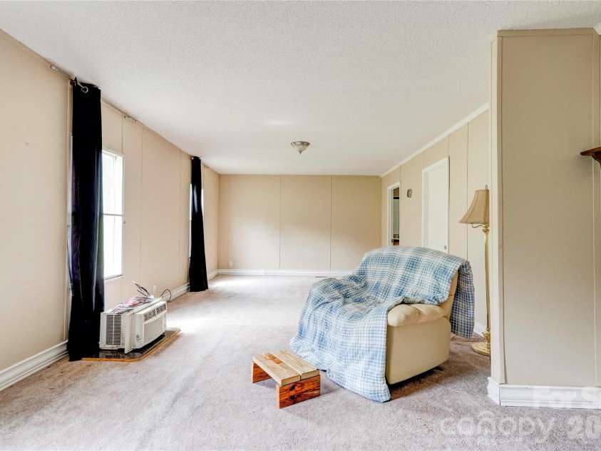 136 Foxhill Drive, Shelby, NC 28150.  MLS# CAR4378015, YatesRealty ID 19611. 