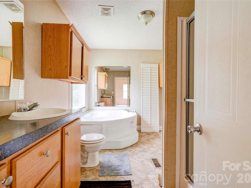 136 Foxhill Drive, Shelby, NC 28150.  MLS# CAR4378015, YatesRealty ID 19611. 