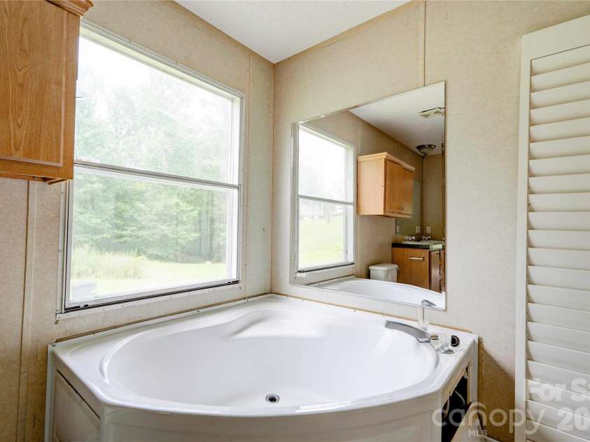 136 Foxhill Drive, Shelby, NC 28150.  MLS# CAR4378015, YatesRealty ID 19611. 