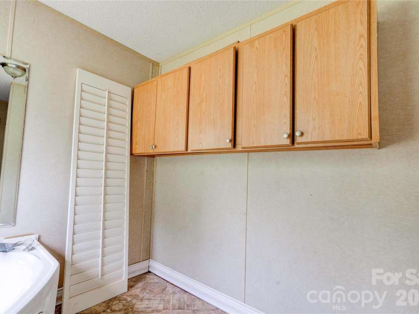 136 Foxhill Drive, Shelby, NC 28150.  MLS# CAR4378015, YatesRealty ID 19611. 