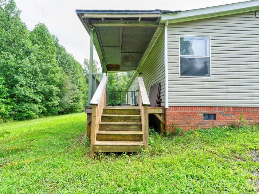 136 Foxhill Drive, Shelby, NC 28150.  MLS# CAR4378015, YatesRealty ID 19611. 
