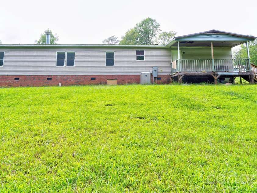 136 Foxhill Drive, Shelby, NC 28150.  MLS# CAR4378015, YatesRealty ID 19611. 