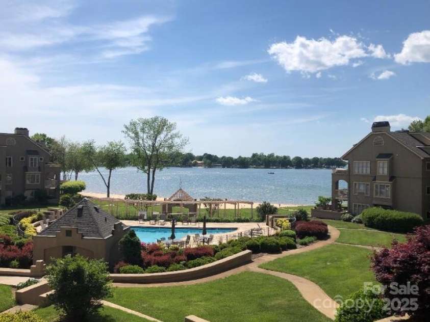 635 Portside Drive, Davidson, NC 28036.  MLS# CAR4264863, YatesRealty ID 19611. 