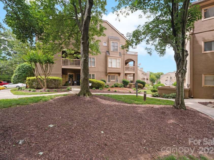 635 Portside Drive, Davidson, NC 28036.  MLS# CAR4264863, YatesRealty ID 19611. 