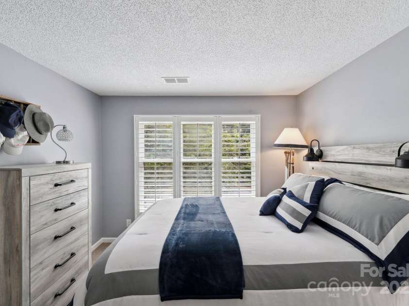 635 Portside Drive, Davidson, NC 28036.  MLS# CAR4264863, YatesRealty ID 19611. 