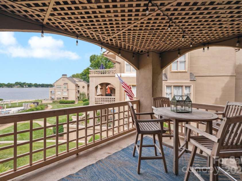 635 Portside Drive, Davidson, NC 28036.  MLS# CAR4264863, YatesRealty ID 19611. 