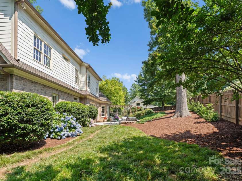 901 Hartford Avenue, Charlotte, NC 28209.  MLS# CAR4267202, YatesRealty ID 19612. 