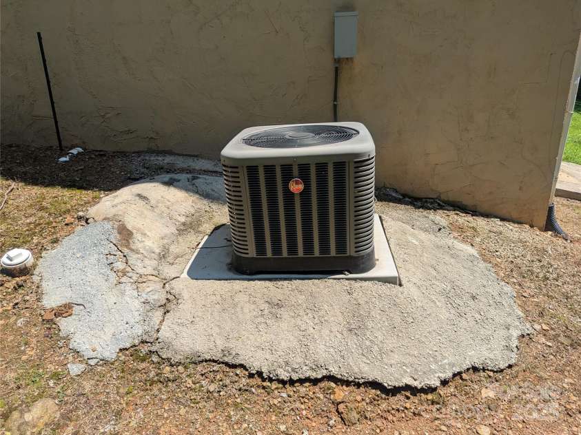 5077 Edney Court, Granite Falls, NC 28630.  MLS# CAR4269277, YatesRealty ID 19613. 