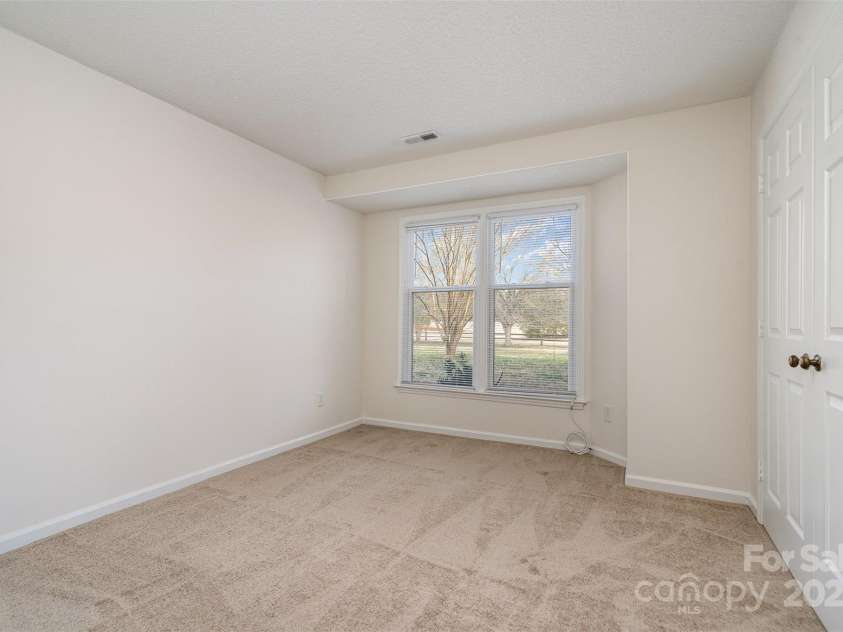 10240 Rose Meadow Lane, Charlotte, NC 28277.  MLS# CAR4213685, YatesRealty ID 19614. Perfectly sized bedroom