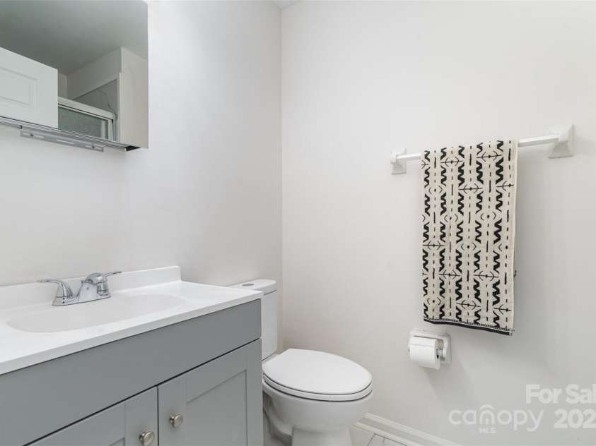 10240 Rose Meadow Lane, Charlotte, NC 28277.  MLS# CAR4213685, YatesRealty ID 19614. Primary Bathroom with upgraded features