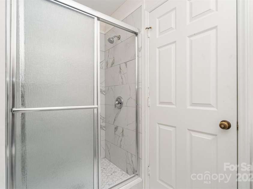 10240 Rose Meadow Lane, Charlotte, NC 28277.  MLS# CAR4213685, YatesRealty ID 19614. Primary Bathroom with walk-in shower