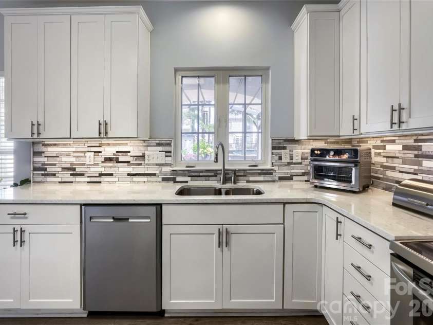 3922 Green Pasture Road, Charlotte, NC 28269.  MLS# CAR4375257, YatesRealty ID 19615. 