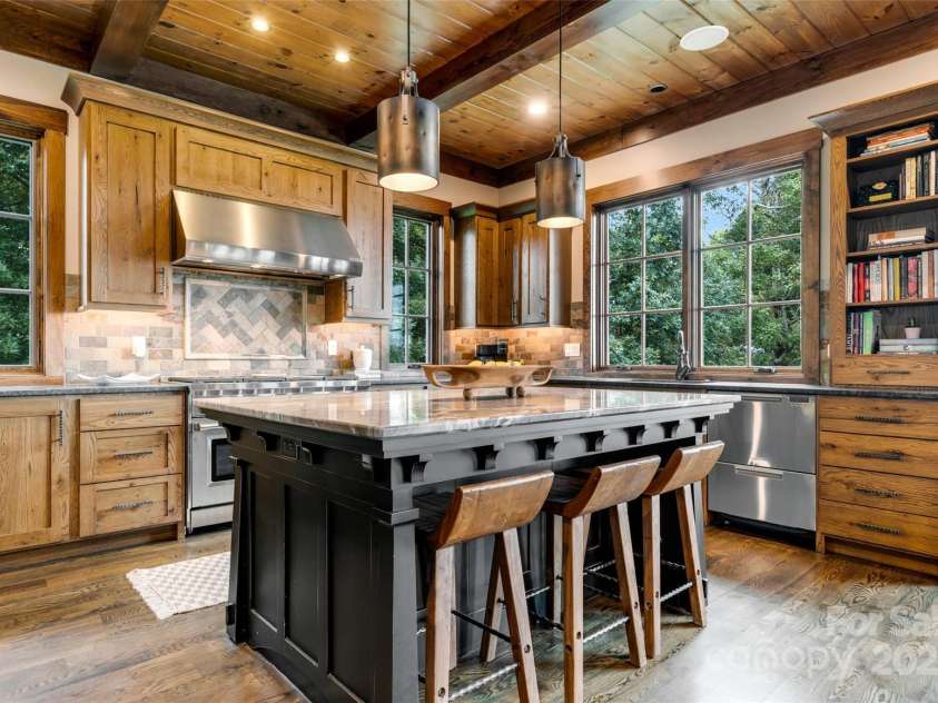 84 Meadow Top Lane, Hendersonville, NC 28792.  MLS# CAR4290136, YatesRealty ID 19615. 