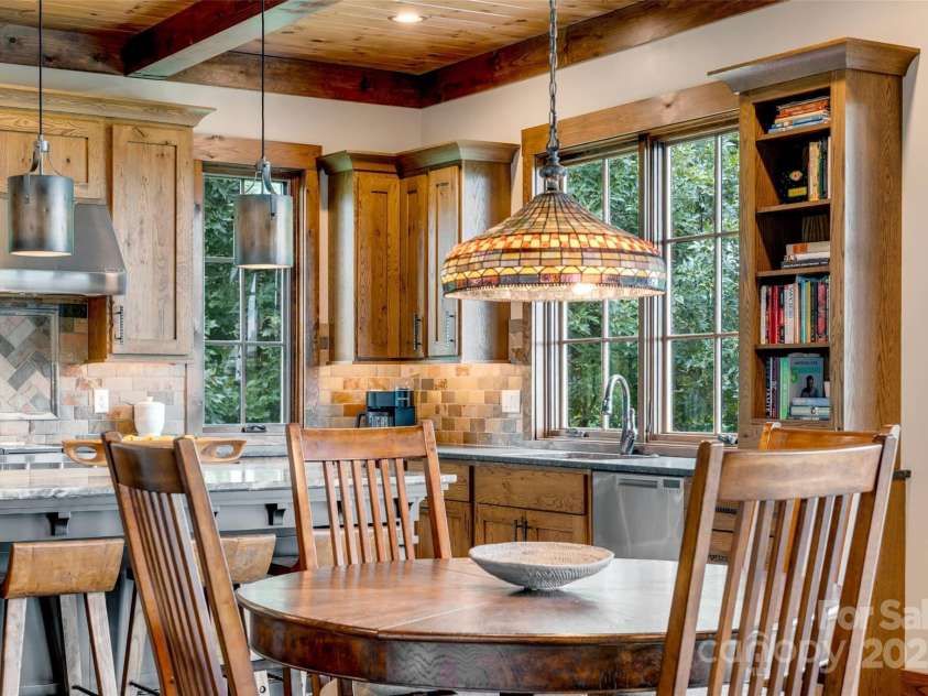 84 Meadow Top Lane, Hendersonville, NC 28792.  MLS# CAR4290136, YatesRealty ID 19615. 