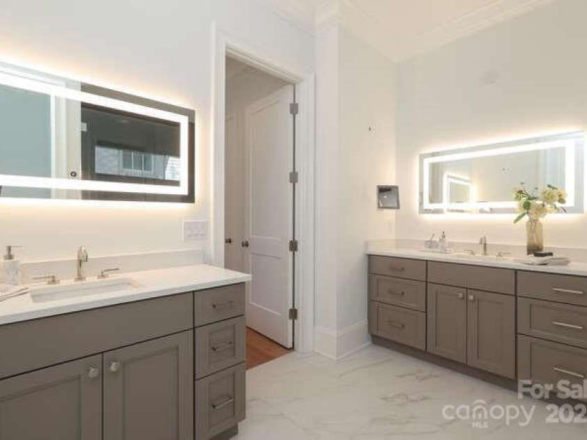 3119 Knowlton Lane, Charlotte, NC 28205.  MLS# CAR4297838, YatesRealty ID 19616. 