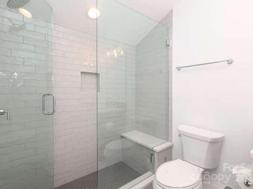 3119 Knowlton Lane, Charlotte, NC 28205.  MLS# CAR4297838, YatesRealty ID 19616. Ensuite bath