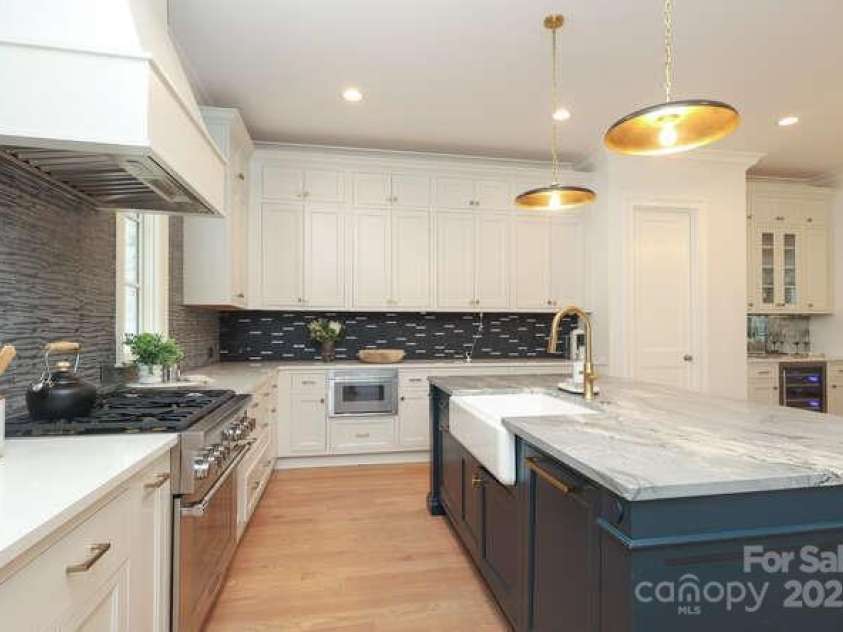 3119 Knowlton Lane, Charlotte, NC 28205.  MLS# CAR4297838, YatesRealty ID 19616. Kitchen