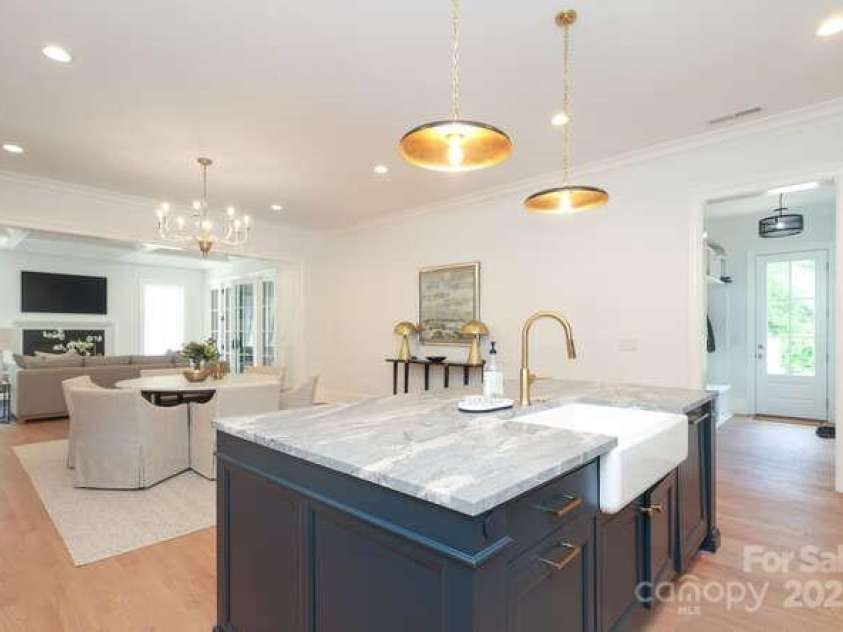 3119 Knowlton Lane, Charlotte, NC 28205.  MLS# CAR4297838, YatesRealty ID 19616. Open floorplan