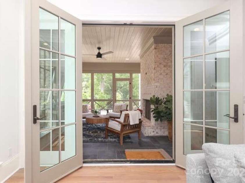 3119 Knowlton Lane, Charlotte, NC 28205.  MLS# CAR4297838, YatesRealty ID 19616. Screened porch