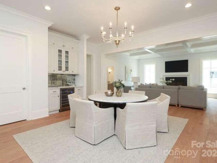 3119 Knowlton Lane, Charlotte, NC 28205.  MLS# CAR4297838, YatesRealty ID 19616. Spacious living area
