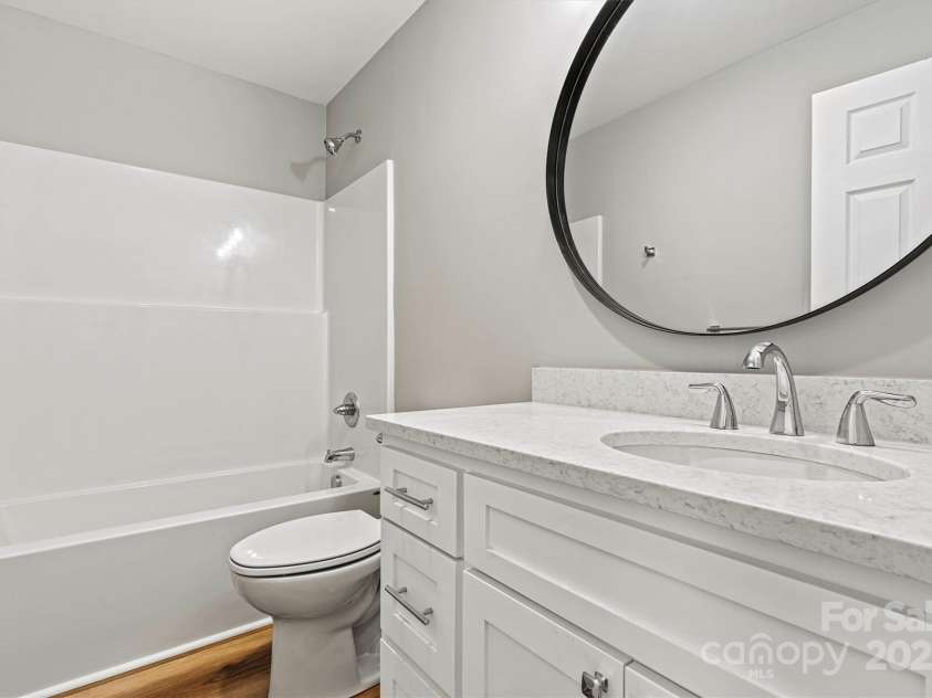 102 Kerda Street, Taylorsville, NC 28681.  MLS# CAR4244312, YatesRealty ID 19617. Full Guest Bath/Tub View