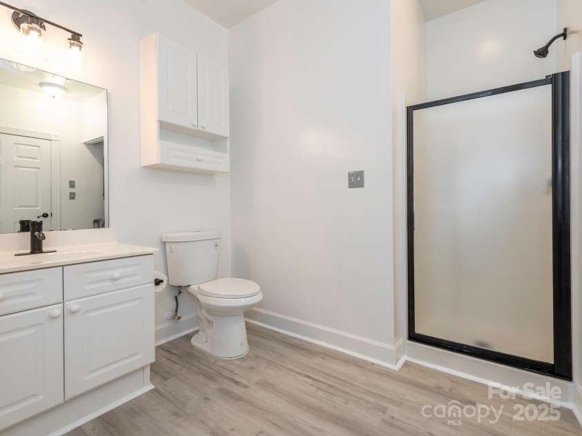 8747 Coralbell Lane, Charlotte, NC 28213.  MLS# CAR4258950, YatesRealty ID 19619. Bathroom#1