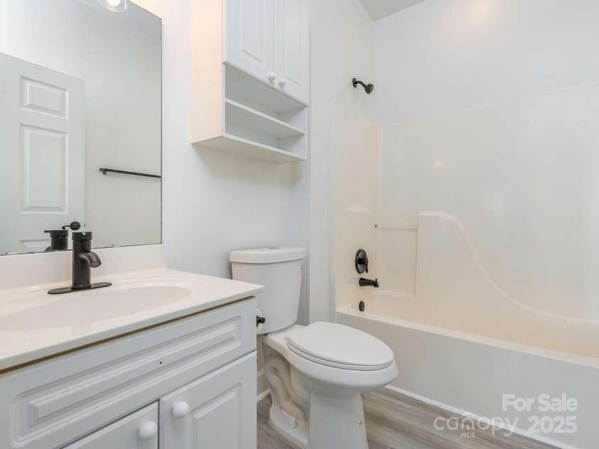 8747 Coralbell Lane, Charlotte, NC 28213.  MLS# CAR4258950, YatesRealty ID 19619. Bathroom#2