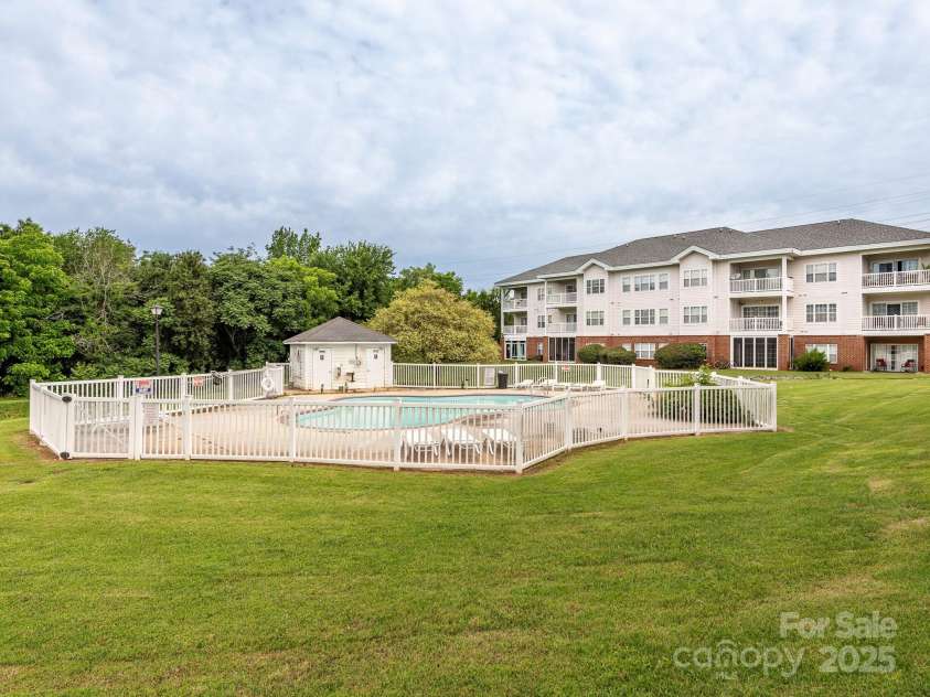 8747 Coralbell Lane, Charlotte, NC 28213.  MLS# CAR4258950, YatesRealty ID 19619. Community pool