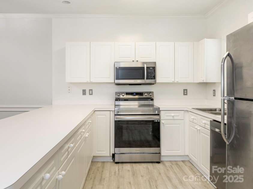 8747 Coralbell Lane, Charlotte, NC 28213.  MLS# CAR4258950, YatesRealty ID 19619. Kitchen