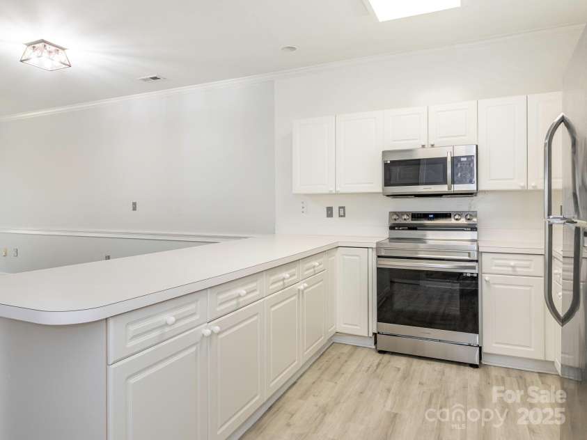 8747 Coralbell Lane, Charlotte, NC 28213.  MLS# CAR4258950, YatesRealty ID 19619. Kitchen