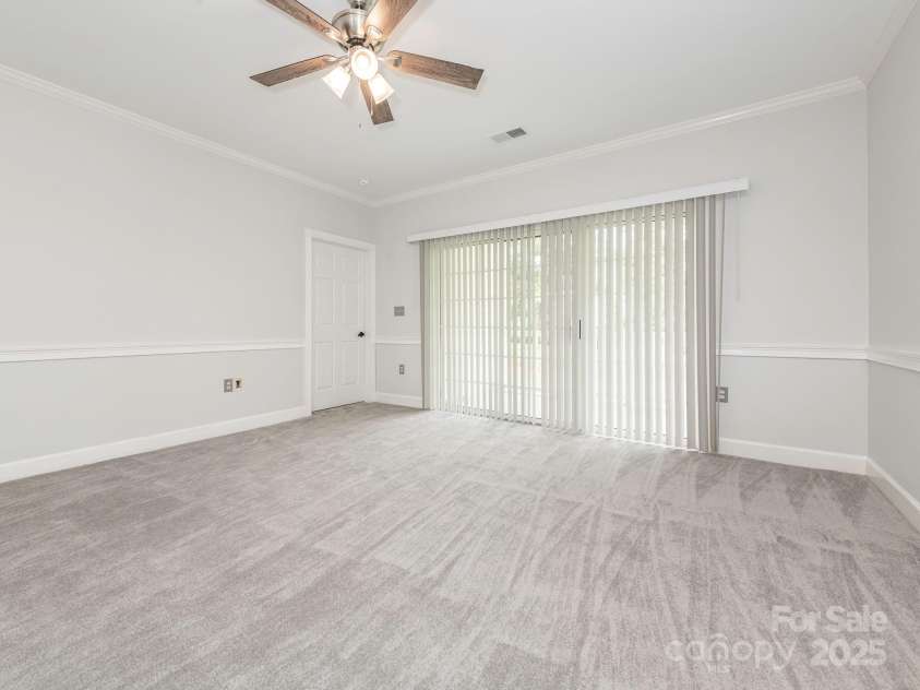 8747 Coralbell Lane, Charlotte, NC 28213.  MLS# CAR4258950, YatesRealty ID 19619. Living Room