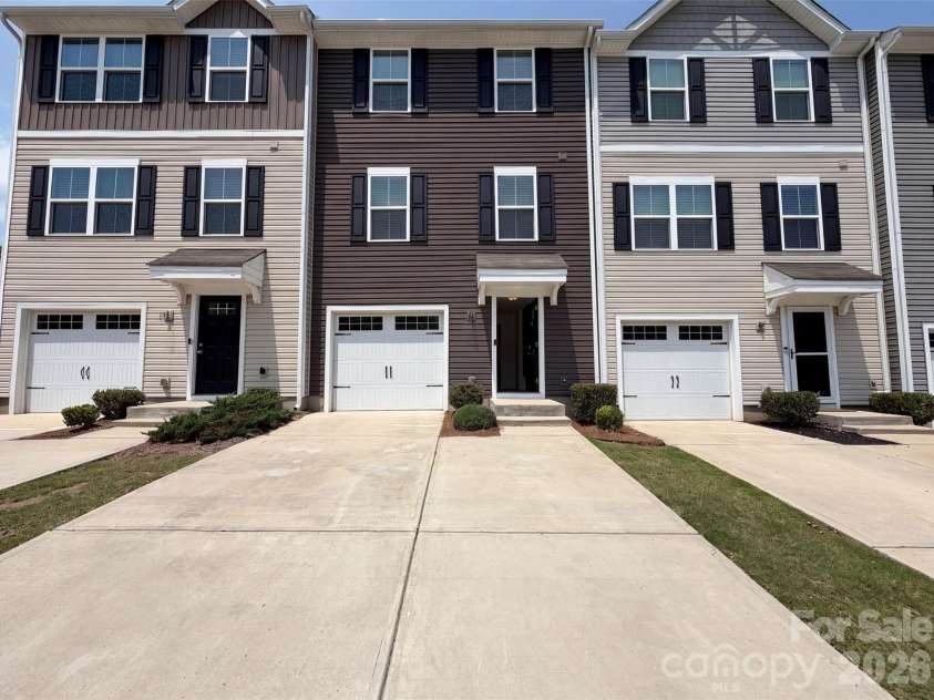 923 Taybyn Road, Fort Mill, SC 29715.  MLS# CAR4401052, YatesRealty ID 19619. 