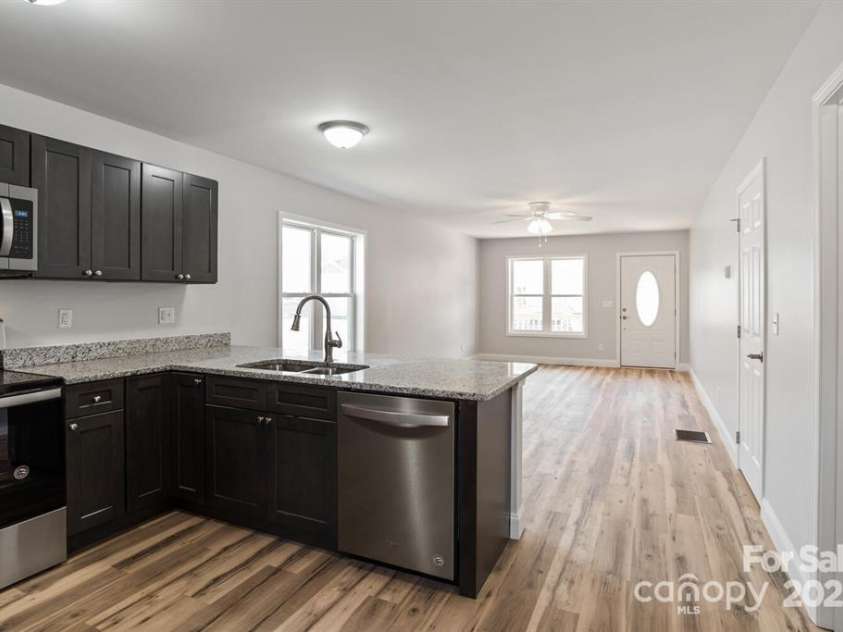 135 Quinn Hill Lane, Mars Hill, NC 28754.  MLS# CAR4214052, YatesRealty ID 1962. 