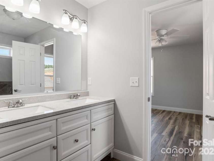 135 Quinn Hill Lane, Mars Hill, NC 28754.  MLS# CAR4214052, YatesRealty ID 1962. 