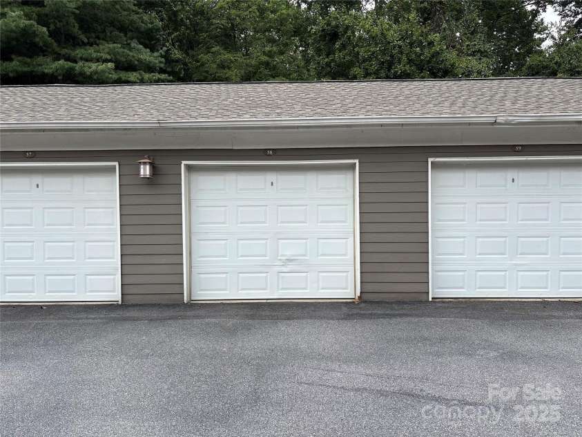 900 Vista Lake Drive, Candler, NC 28715.  MLS# CAR4299998, YatesRealty ID 1962. 